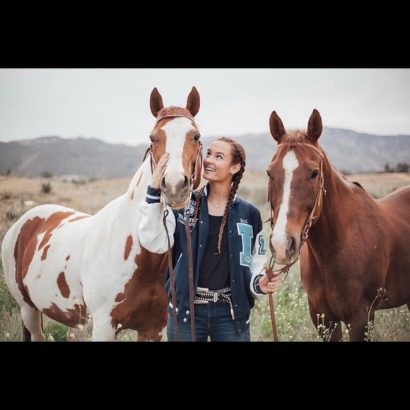 Meet your Posher, Izzi - Picture 1 of 1